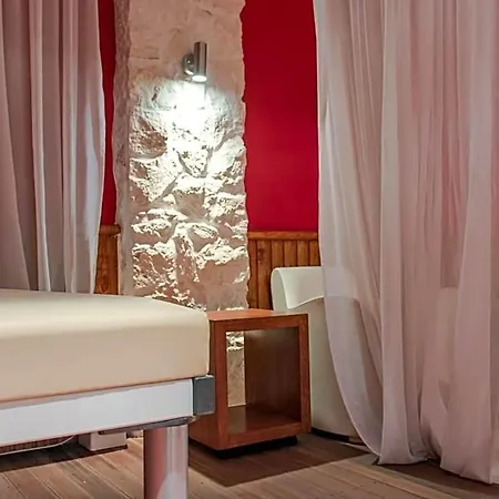 Otel Hagiati Anastasiou & *
