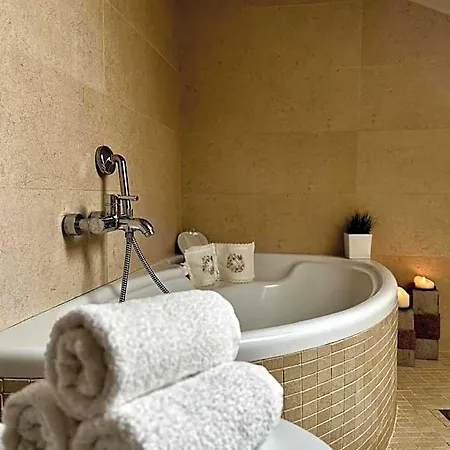 Hagiati Anastasiou & Otel *